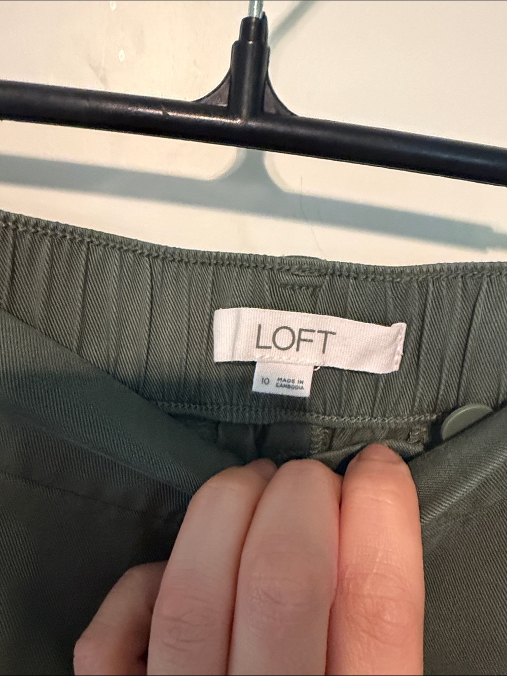 Loft Pleated Front Relaxed Pleat Olive Chino Lightweight Pants size 10 - Picture 2 of 7